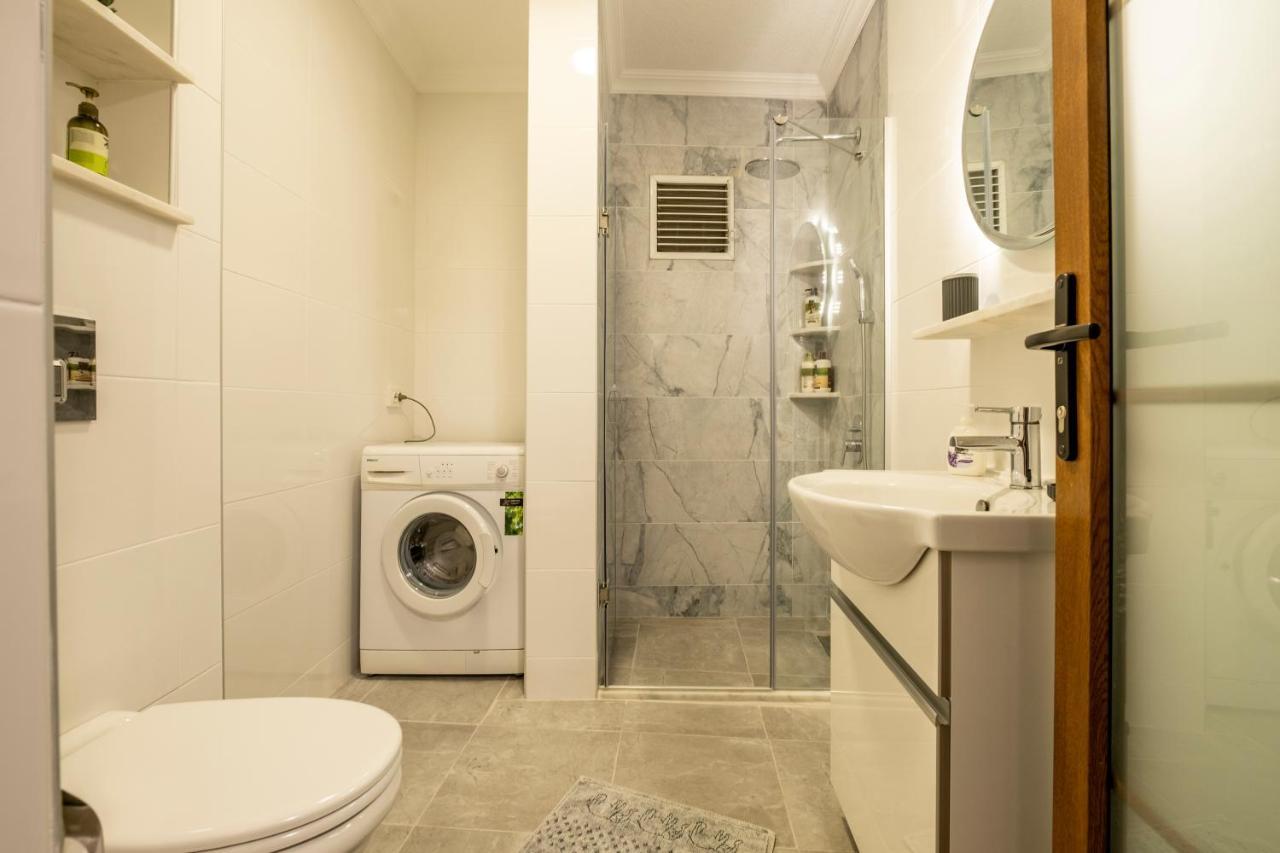 Ferienwohnung Spacious And Comfy 2Br In The Heart Of Cihangir Istanbul Exterior foto